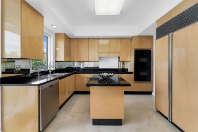 Comprar apartamento no Club Tower Three 401