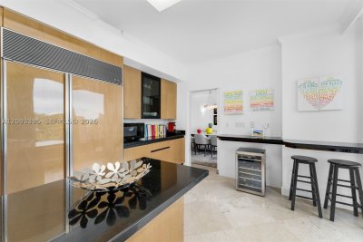 Comprar apartamento no Club Tower Three 401