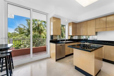 Comprar apartamento no Club Tower Three 401