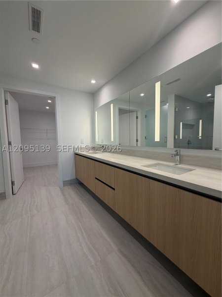 Aluguel de apartamento no One Park Tower by Turnberry 2409
