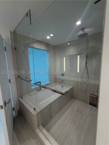 Aluguel de apartamento no One Park Tower by Turnberry 2409