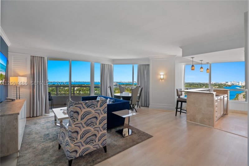 Condo for sale at Fontainebleau II 1815