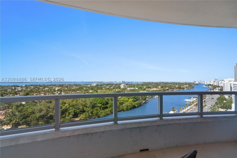Condo for sale at Fontainebleau II 1815