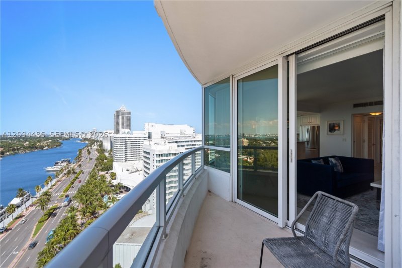 Condo for sale at Fontainebleau II 1815