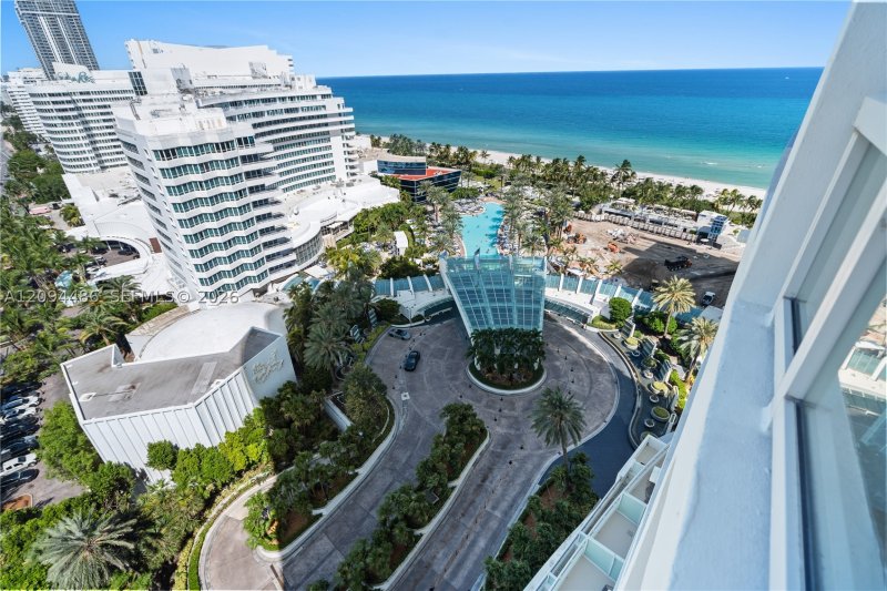 Condo for sale at Fontainebleau II 1815