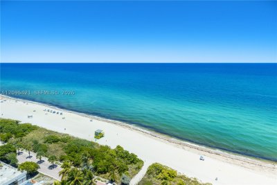 Comprar apartamento no Castle Beach Club BAY12