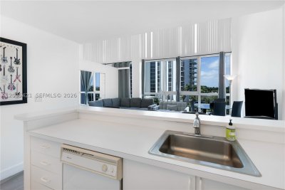 Comprar apartamento no Castle Beach Club BAY12