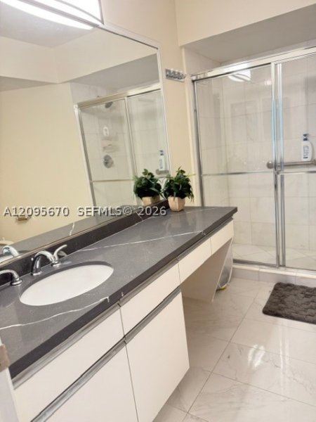 Alquiler de apartamento en Mystic Pointe 100 2703