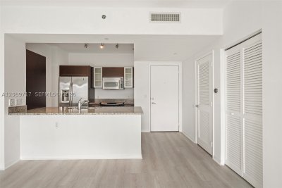 Comprar apartamento no The Plaza Tower II 1202