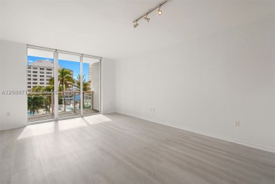 Comprar apartamento no The Plaza Tower II 1202