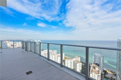 Comprar apartamento en Hyde Beach House T4301-PENTHO