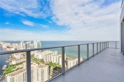 Comprar apartamento en Hyde Beach House T4301-PENTHO