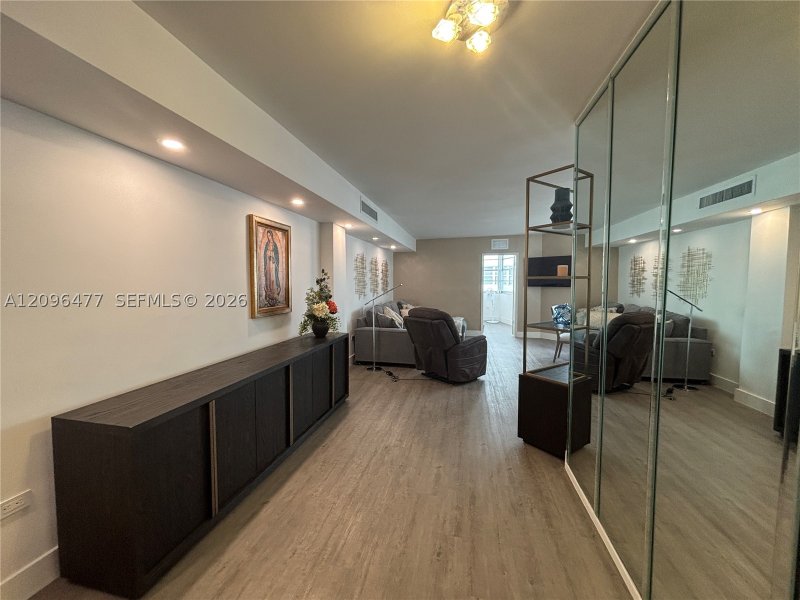 Apartment for rent at Four Ambassadors 1124