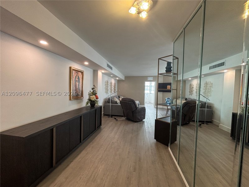 Apartment for rent at Four Ambassadors 1124