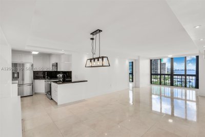 Brickell Bay Club Apt #1007