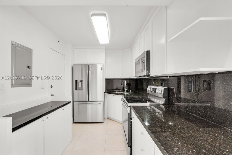 Condo for sale at Brickell Bay Club 1007