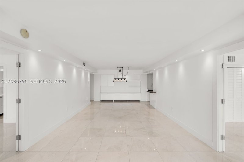 Condo for sale at Brickell Bay Club 1007