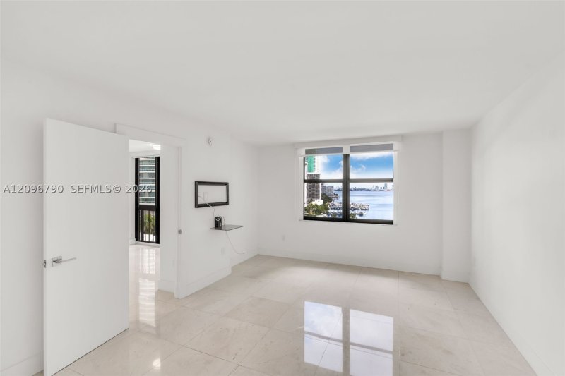 Condo for sale at Brickell Bay Club 1007