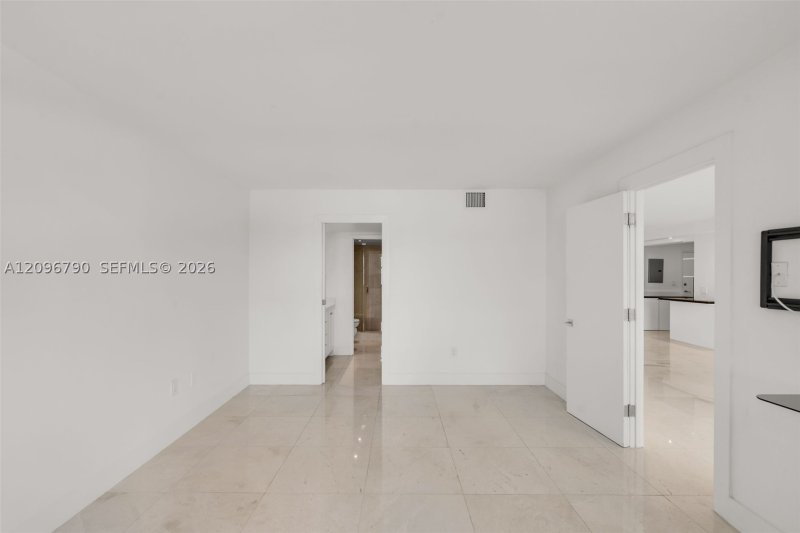 Condo for sale at Brickell Bay Club 1007