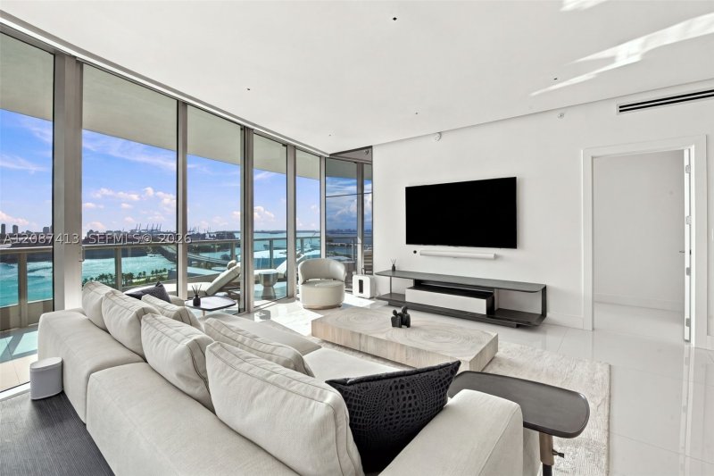 Comprar apartamento en 900 Biscayne 2406