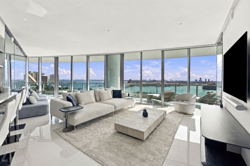Comprar apartamento en 900 Biscayne 2406