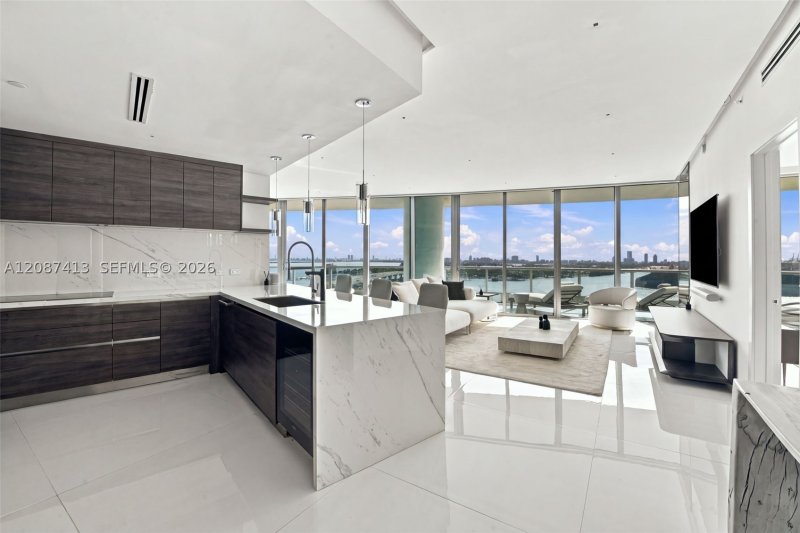 Comprar apartamento en 900 Biscayne 2406