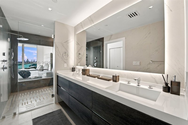 Comprar apartamento en 900 Biscayne 2406