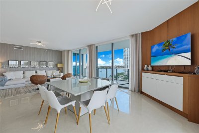 Comprar apartamento no Marina Palms Yacht Club 901