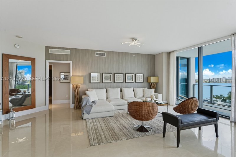 Comprar apartamento no Marina Palms Yacht Club 901