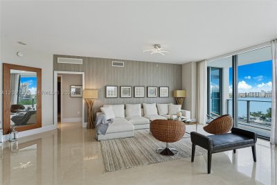 Comprar apartamento no Marina Palms Yacht Club 901
