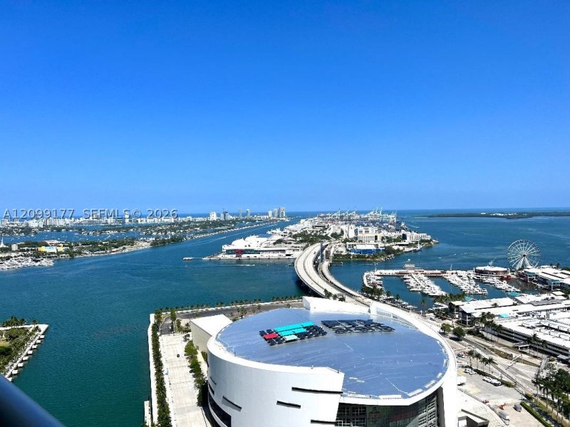 Aluguel de apartamento no Marina Blue 3703