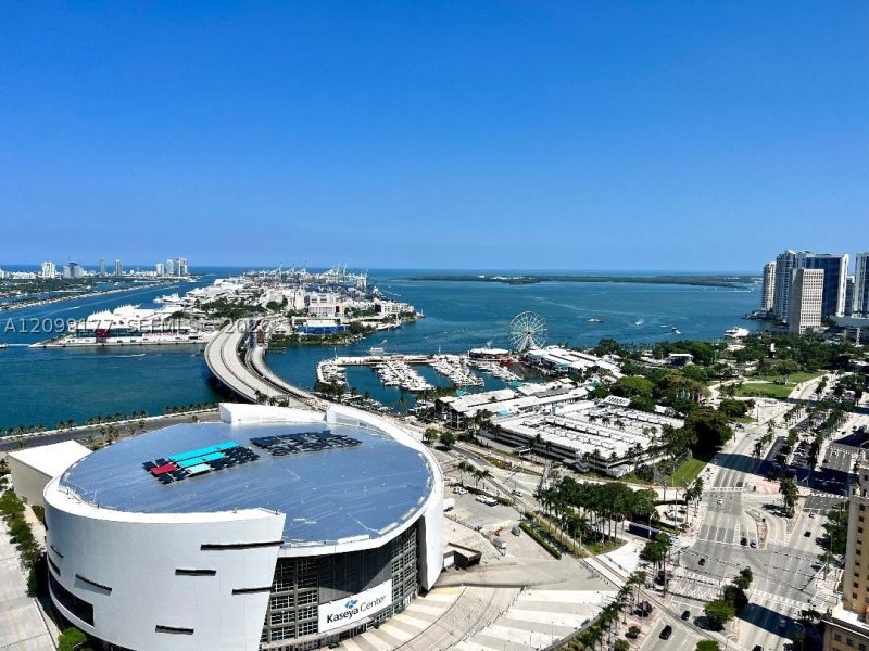 Aluguel de apartamento no Marina Blue 3703