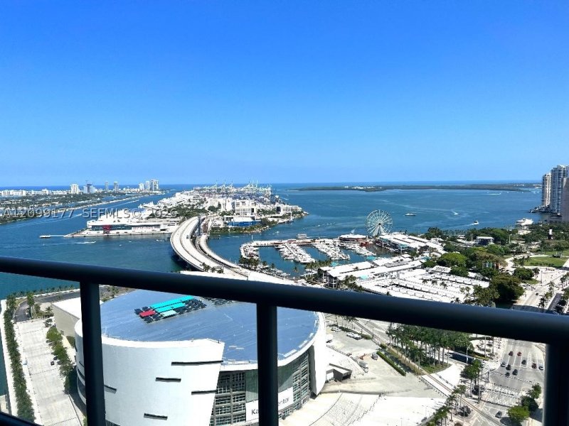 Aluguel de apartamento no Marina Blue 3703