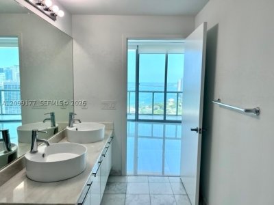 Aluguel de apartamento no Marina Blue 3703