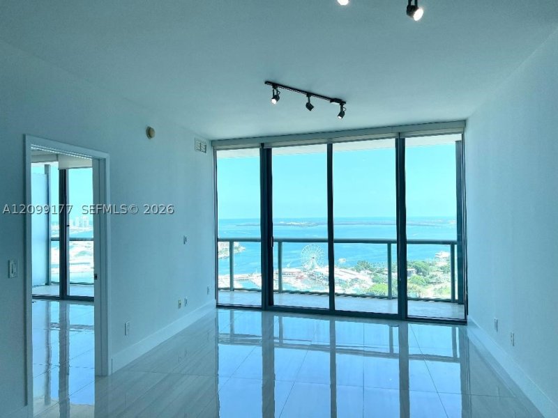 Aluguel de apartamento no Marina Blue 3703