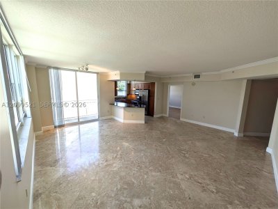 Cite On The Bay Apt #627