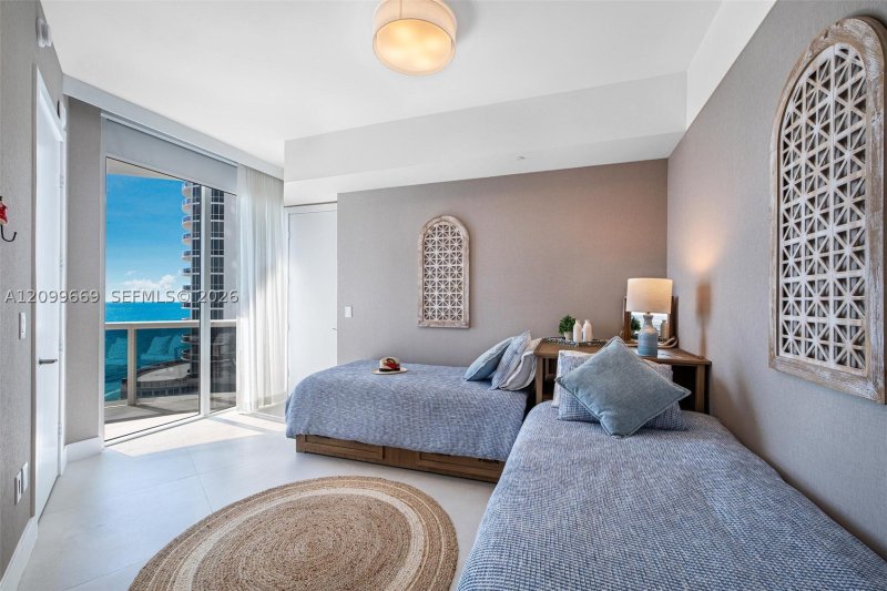 Aluguel de apartamento no Trump Tower One 1007
