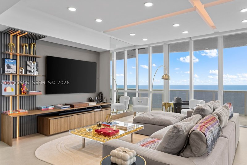 Condo for sale at Trump Tower One 2901
