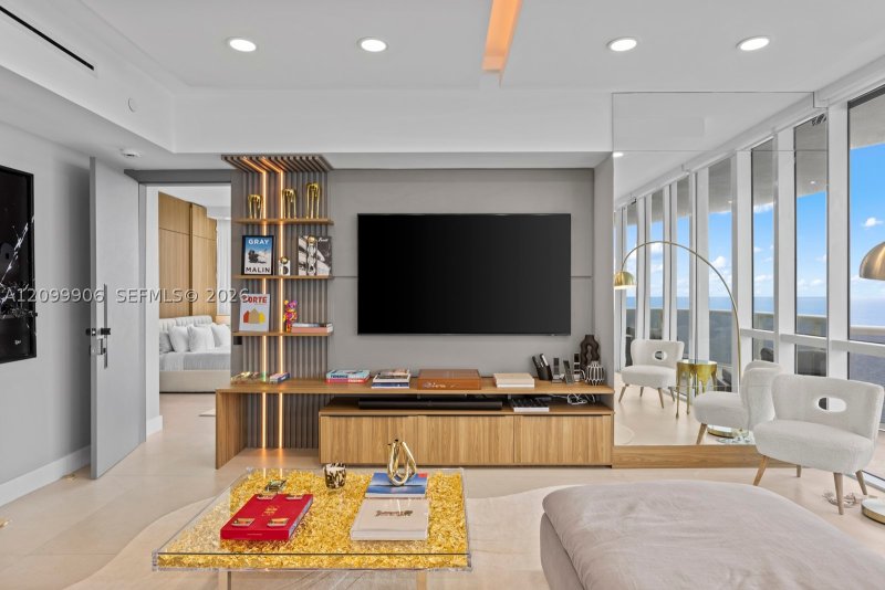 Condo for sale at Trump Tower One 2901