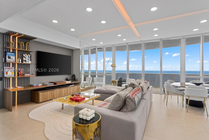 Condo for sale at Trump Tower One 2901