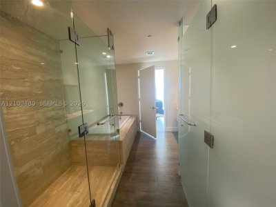 Comprar apartamento en Biscayne Beach 705