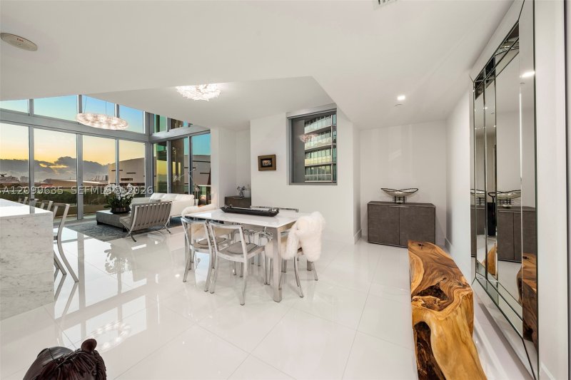 Comprar apartamento en 900 Biscayne 701