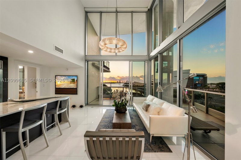 Comprar apartamento en 900 Biscayne 701