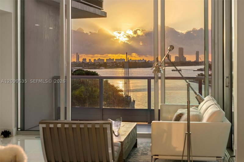 Comprar apartamento en 900 Biscayne 701