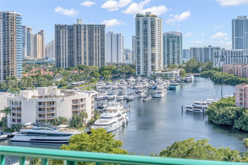Comprar apartamento en Turnberry Village South 1209