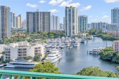 Comprar apartamento en Turnberry Village South 1209