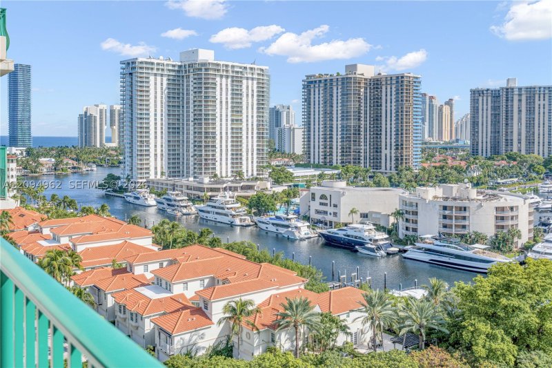 Comprar apartamento en Turnberry Village South 1209