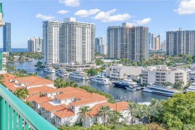 Comprar apartamento en Turnberry Village South 1209