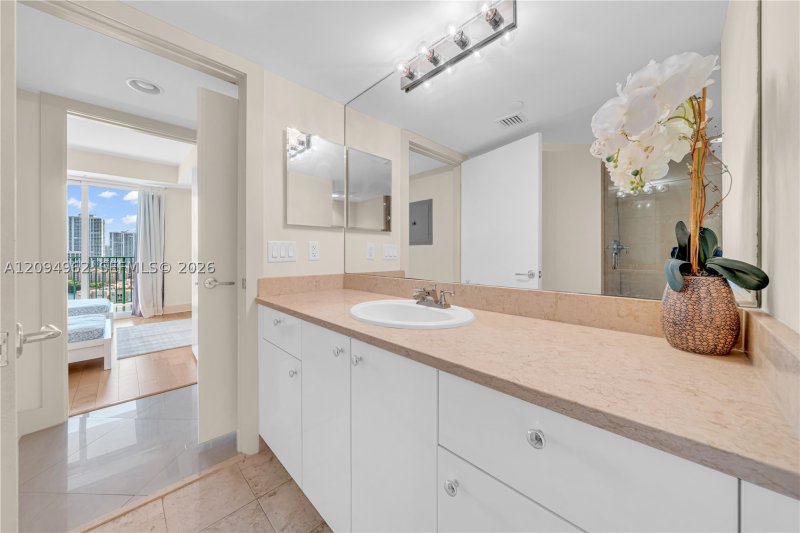 Comprar apartamento en Turnberry Village South 1209