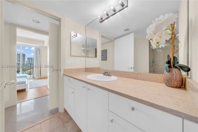 Comprar apartamento en Turnberry Village South 1209